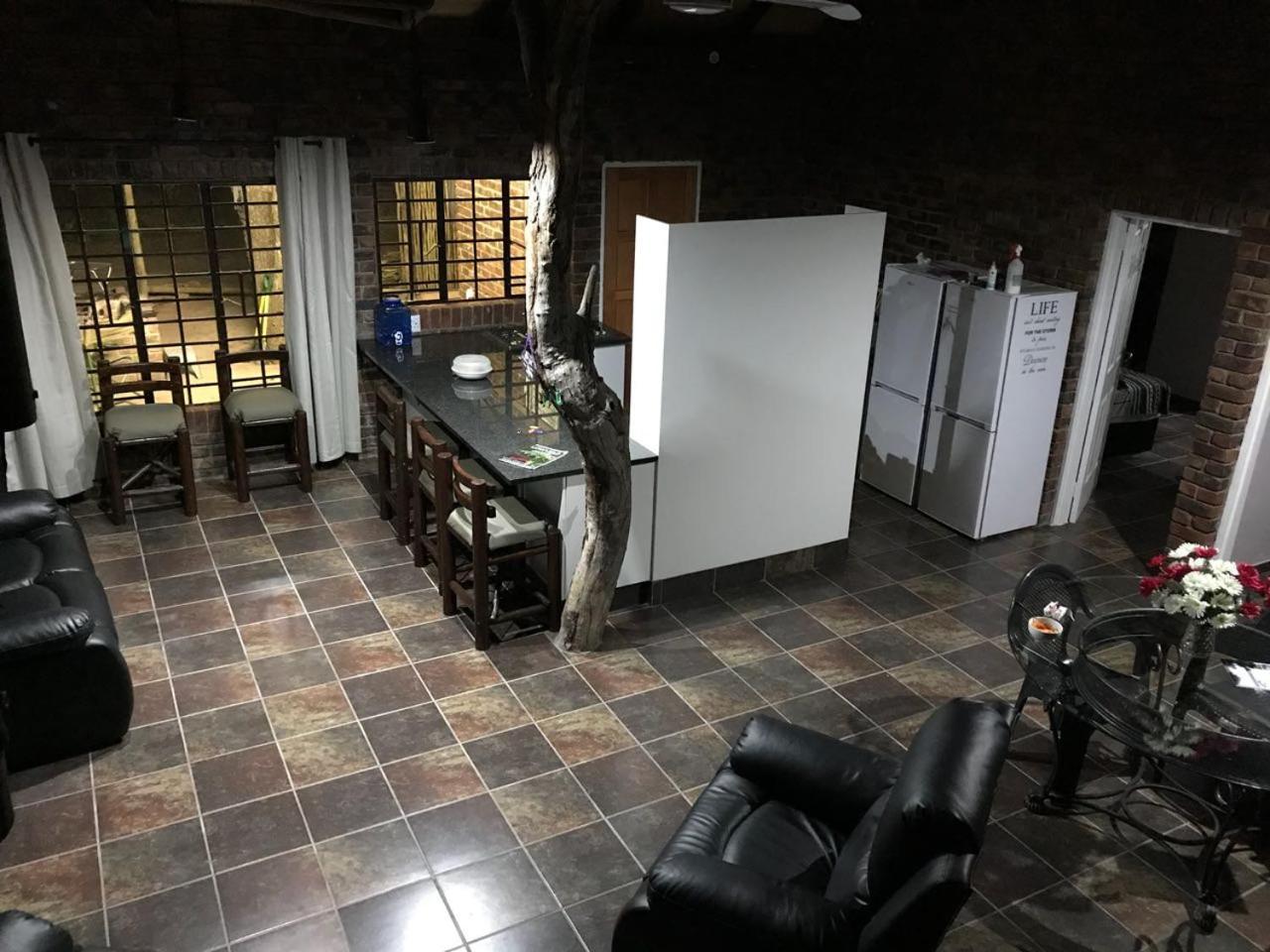 Kruger Wild Dog Inn House 1 Marloth Park Værelse billede